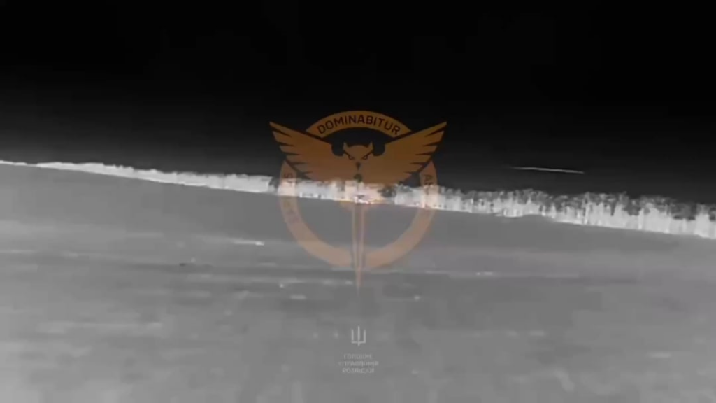 Die Ukraines Hur hat auf der Krim mehr Filmmaterial für Drohnenangriffe auf russische Ausrüstung veröffentlicht. Ein ST-68-, OBZOR-3- und IMBIR-Radarstationen sowie mehrere Launcher des S-300V-Luftverteidigungssystems. Datum und Uhrzeit sind unbekannt (Musik aus der Quelle