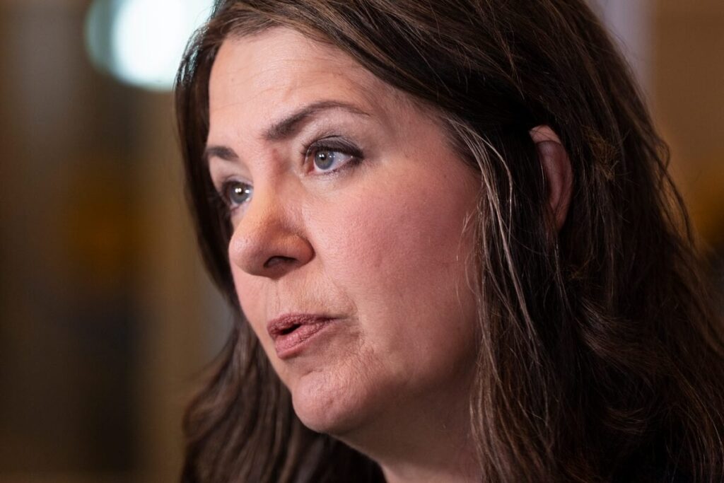 Danielle Smith ist gegen Waldbrände, aber sie wird dieses Feuerzeug hier verlassen