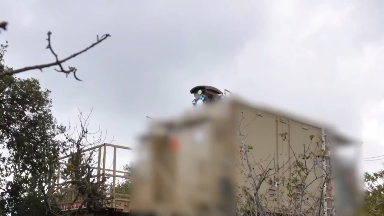 Israel veröffentlicht erste Videos, die Hisbollah -Drohnen mit einem „Eisenklingen“ -Laser -basierten System abfangen Israel veröffentlicht erste Videos, die Hisbollah -Drohnen mit einem "Eisenklingen" -Laser -basierten System abfangen