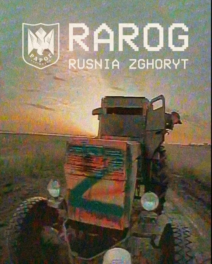 russischer Angriffstraktor mit Trailer, der von FPV außerhalb von Chasiv Yar, Donezk, zerstört wurde