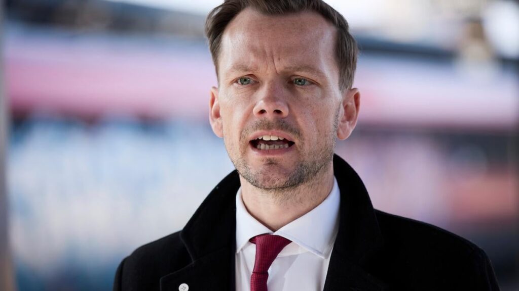 "Es ist nicht verstärkt die Überwachung", versicherte Minister - nun liegt die Kritik über ihn