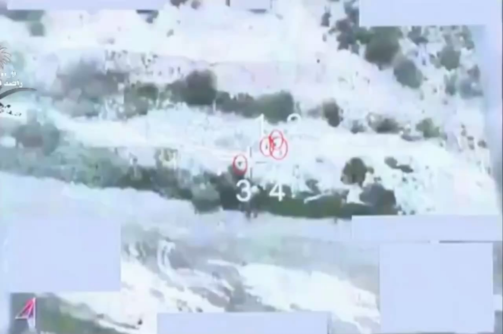 Die saudische Luftwaffe trifft eine Versammlung von Ten Houthis im Jemen-Hajah
