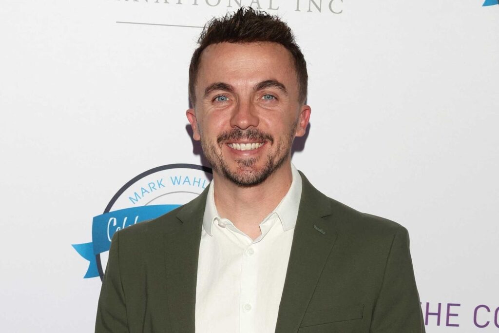 Frankie Muniz neckt Malcolm im mittleren Neustart als Dreharbeiten: 'Liebe und Chaos, die auf 11 gedreht wurden.'