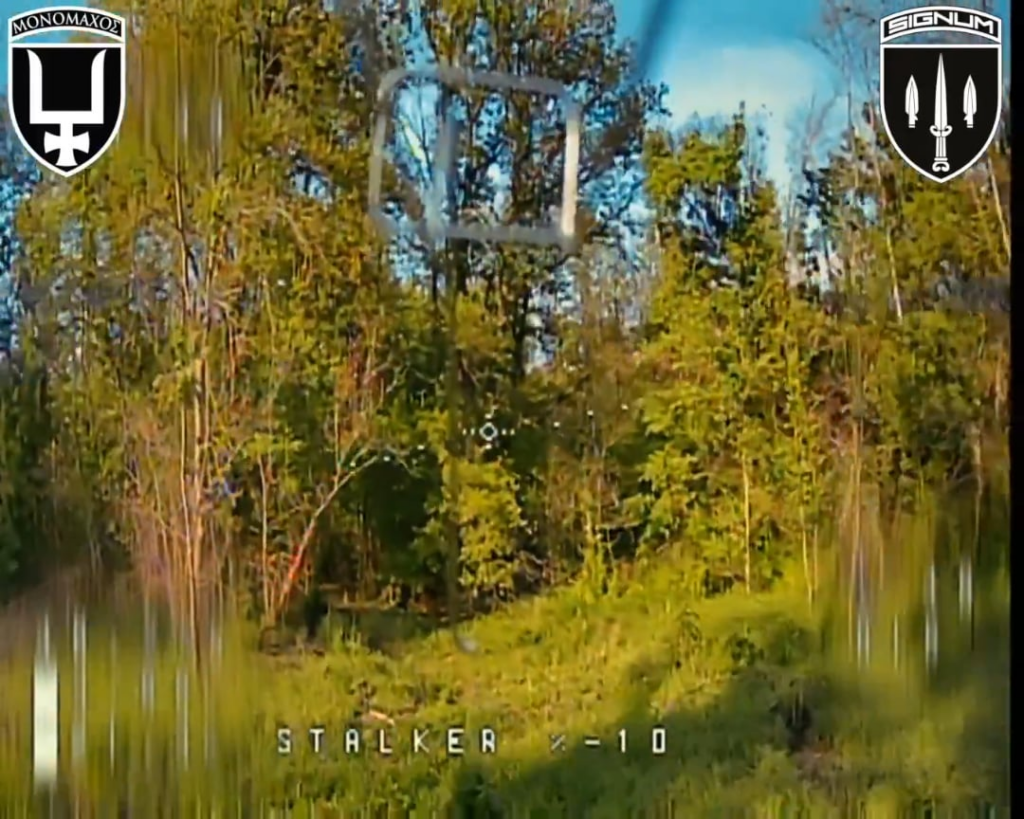 Die ukrainische Glasfaserdrohne flog durch einen dichten Wald, um die russischen UAV -Betreiber zu treffen. Signum Bataillon, Lyman Direction. 27. Mai 2025