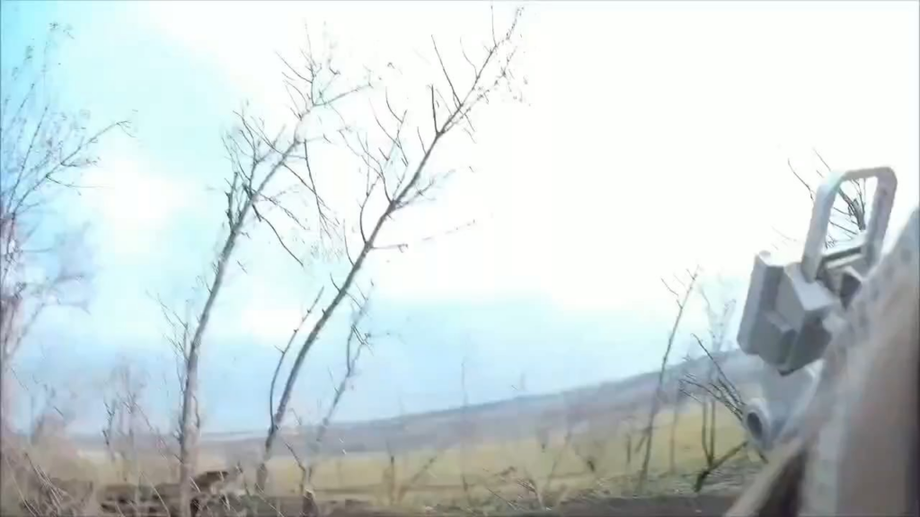 Mitglieder der ukrainischen internationalen Legion werden von einer russischen FPV -Drohne angegriffen, die vermisst.