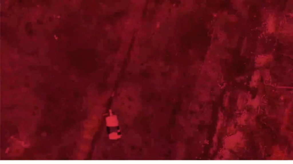 Die ukrainischen Drohnenbetreiber fallen auf russische Soldaten und begraben sie in ihren Schutzräumen in der Nähe von Novomykhailivka, Donezk Oblast, lebendig. 79 asse