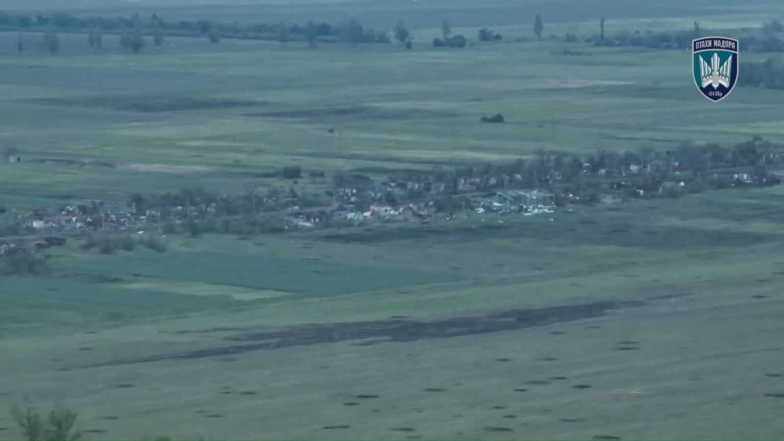 Einzigartiger "Porcupine" BMP -Hit und in die Luft von den Vögeln von Magyar in Troitske, Donezk Oblast. Filmmaterial, das am 23. Mai veröffentlicht wurde.