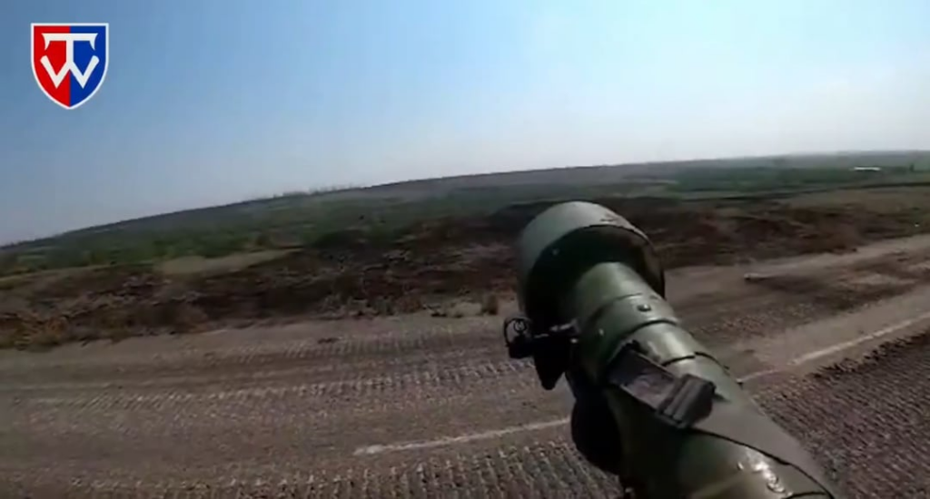 Der ukrainische Igla Manpads-Betreiber der 58. motorisierten Brigade mit dem Spitznamen "Talib" zielte auf einen russischen SU-25 ab. [Published May 2025]
