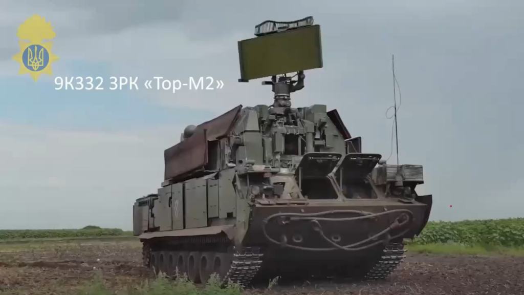 Eine schwere Nachtbomber-Drohne, die von der Nationalgarde der Ukraine betrieben wurde, zerstörte das TOR-M2-Luftabwehrsystem in südlicher Richtung. Mai 2025.