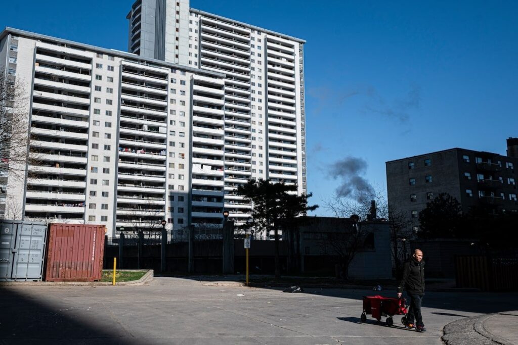 „Eigentümer von Unternehmenseigentümer, die Wohnungsmieterhöhungen in Toronto treiben“ - The Globe and Mail