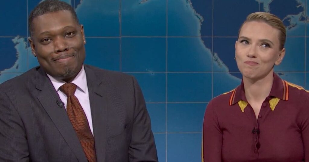 Scarlett Johansson lässt Michael Che sich winden, während sie ‚Snl‘ Rache bekommt Scarlett Johansson lässt Michael Che sich winden, während sie 'Snl' Rache bekommt