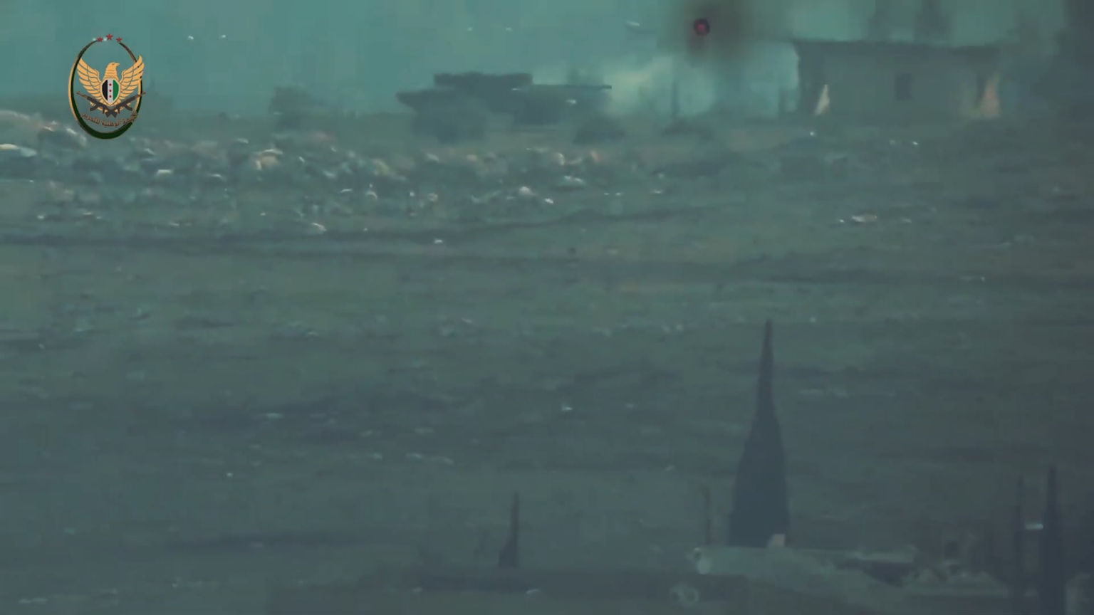 NLF ATGM Streik auf einer syrischen Armee T -72 "ADRA" -Variante außerhalb von Aleppo - 2020