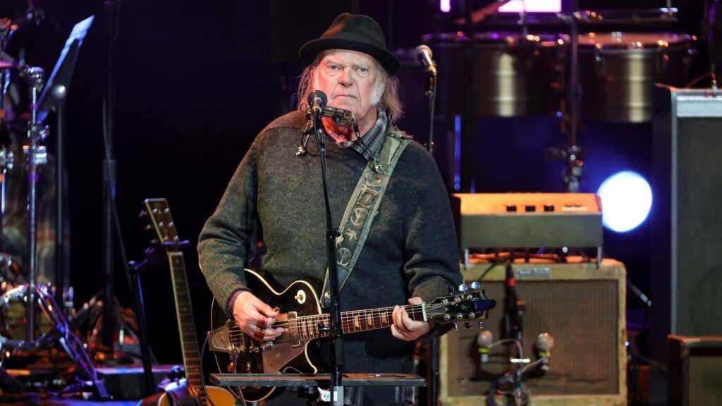 Neil Young, um im Kampf mit Bruce Springsteen zu trumpen: „Denken Sie daran, Amerika vor dem Chaos zu retten, das Sie gemacht haben.“