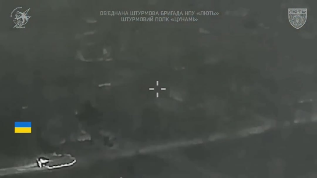 Der ukrainische T-64BV-Panzer des Tsunami-Angriffsregiments der Liut-Brigade der nationalen Polizei der Ukraine zerstört russische Infanterie-Positionen in Toretsk. Mai 2025