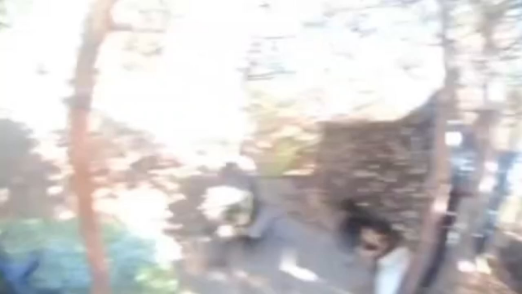 POV des ukrainischen Soldaten teilte mit, dass es einen russischen Faser-optischen FPV gibt, sich nach seiner Schrotflinte schnappt und aus nächster Nähe zerstört. Herebryansky Forest, Luhansk