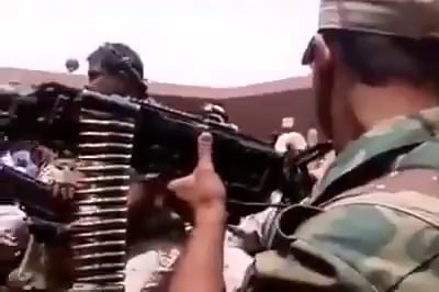 Momente vor dem Sturz von Anbar unter ISIS -Kontrolle. Letzte irakische Armeefirma, die während der Evakuierung von einem RPG7 getroffen wird, wird einer der Gunners erschossen und einige der anderen werden 2014 von Shrapnels getroffen.