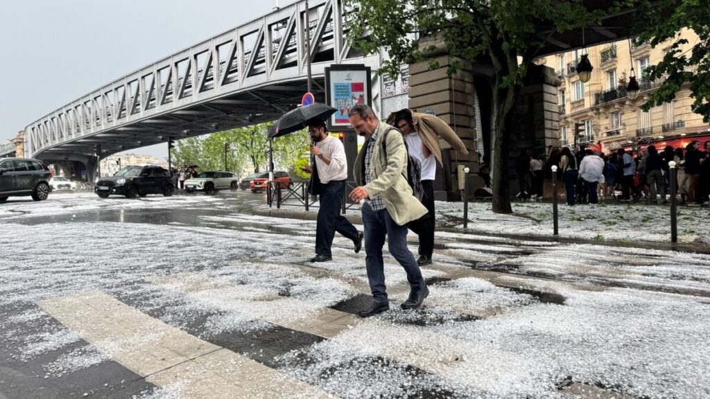 Hälfte, weiße Schicht… die spektakulären Bilder des Sturms, die Paris und île-de-France fegten Hälfte, weiße Schicht… die spektakulären Bilder des Sturms, die Paris und île-de-France fegten