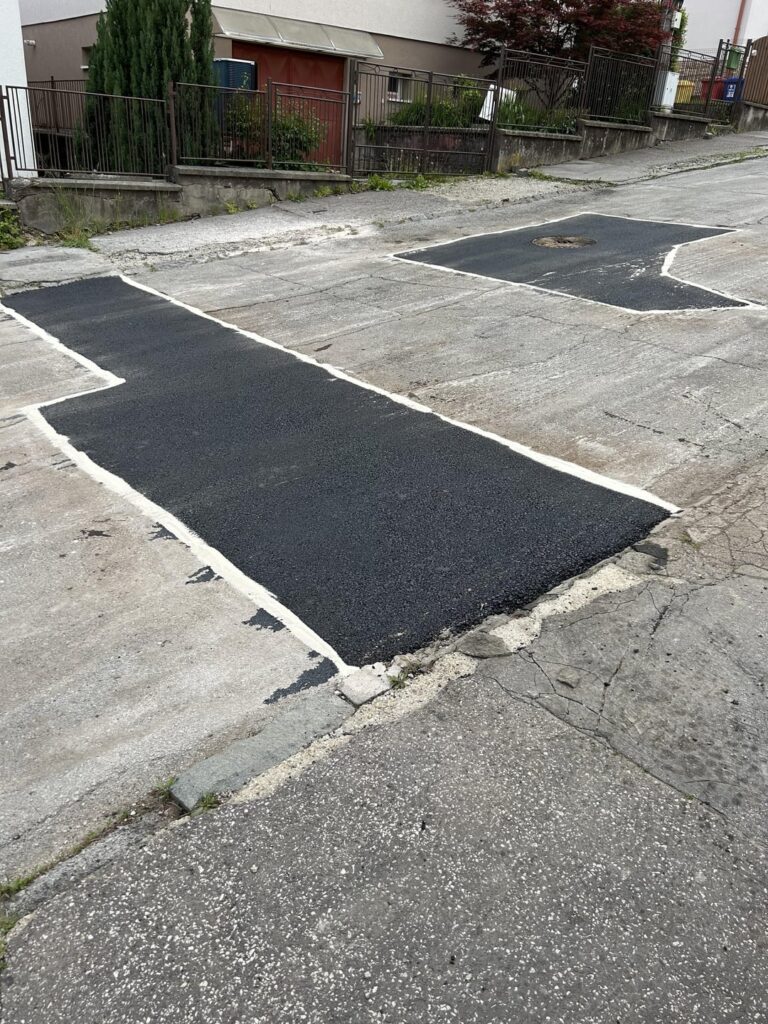 Warum reparieren Straßen in der Slowakei auf diese Weise? Warum reparieren Straßen in der Slowakei auf diese Weise?