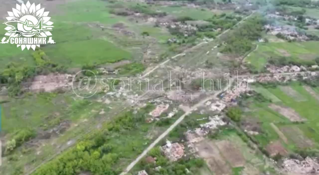 Die ukrainischen Streitkräfte führten mit Hilfe von 4 geführten amerikanischen GBU-39-Bomben an der Lage russischer Soldaten im Dorf Tyotkino, Kursk, die Region der russischen Soldaten in Tyotkino, Kursk, einen Luftangriff. Mai 2025. Die ukrainischen Streitkräfte führten mit Hilfe von 4 geführten amerikanischen GBU-39-Bomben an der Lage russischer Soldaten im Dorf Tyotkino, Kursk, die Region der russischen Soldaten in Tyotkino, Kursk, einen Luftangriff. Mai 2025.