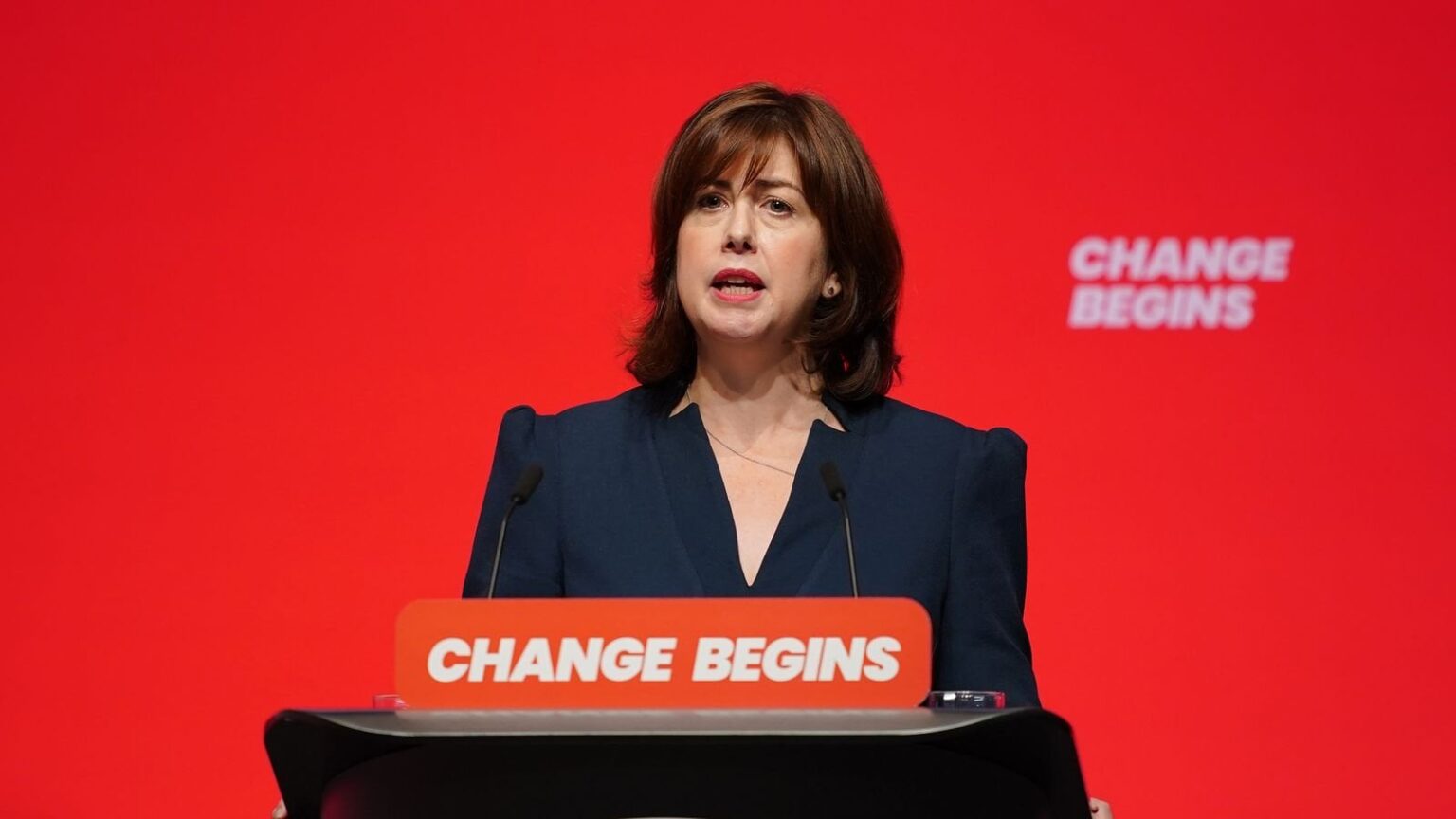 Die Konservativen fordern die Lucy Powell von Labour auf, über die Bemerkungen von Banden zu treten | Politiknachrichten Die Konservativen fordern die Lucy Powell von Labour auf, über die Bemerkungen von Banden zu treten | Politiknachrichten