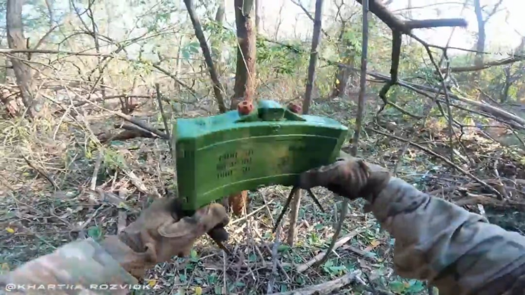 Ukrainische Aufklärungseinheit der 13. NGU -Brigade "Khartiia" über eine Mission für Clearing and Recon während des jüngsten ukrainischen Gegenangriffs in Nordkharkiv -Richtung. Mai 2025
