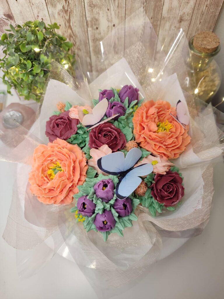 Cupcakes mit Cremeblumen? Cupcakes mit Cremeblumen?