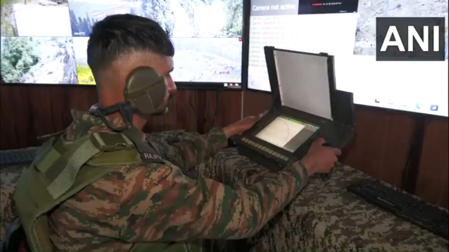 Filmmaterial, das von der indischen Artillerie- und ATGM-Streiks auf pakistanische Positionen entlang des LOC vom 4. bis 10. Mai 2025 veröffentlicht wurde.