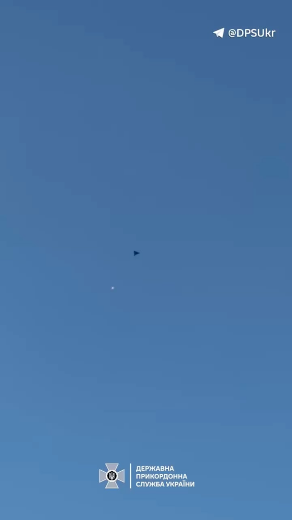 Filmmaterial einer ukrainischen Grenzschutzeinheit, die während eines Angriffs mehrere iranische/russische "Shahed" -UAVs abgeschossen hat