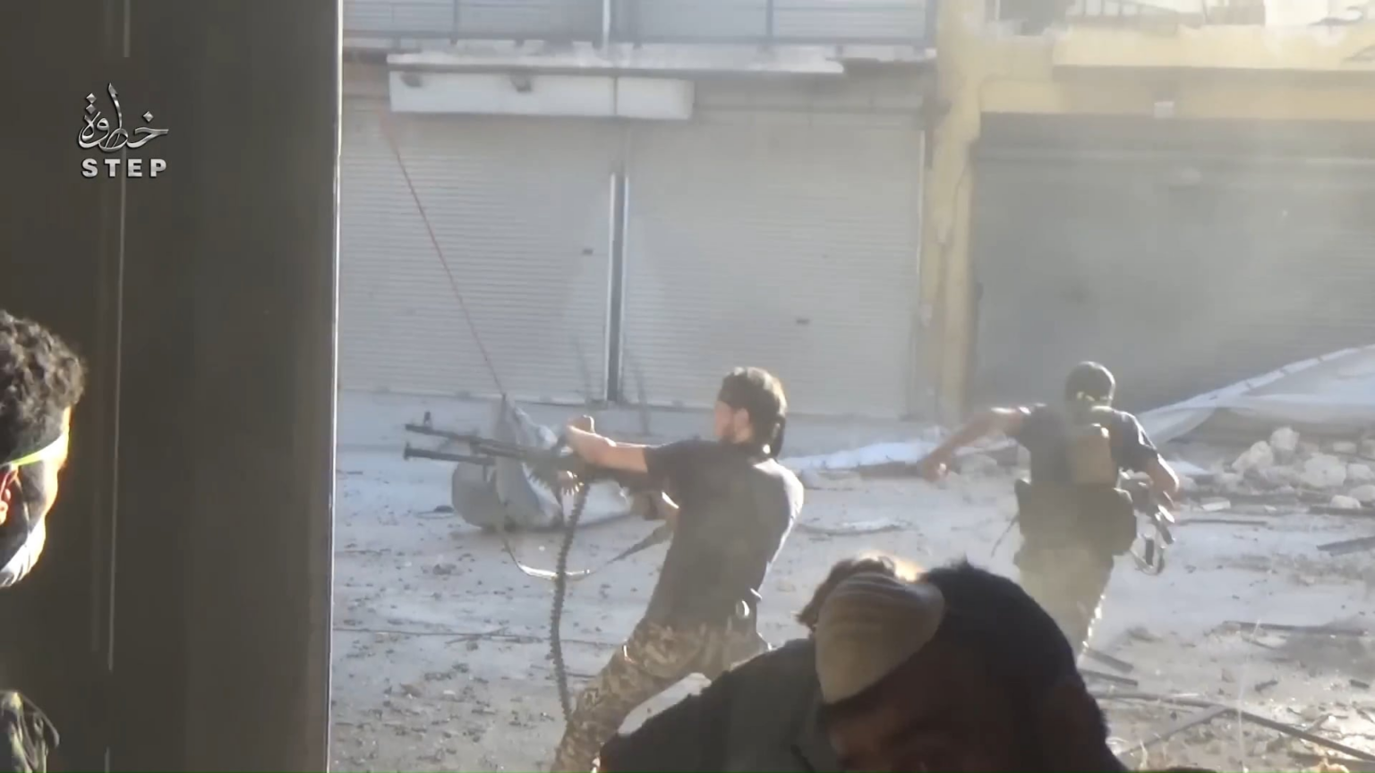 Chaotische Szenen einer Gruppe von Oppositionskämpfer, die mit der SAA in Aleppo zusammenstießen - 2016