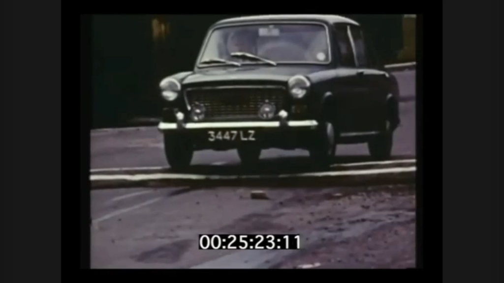 Die vorläufige IRA feuert auf einer britischen Armee -Patrouille in Andersonstown, Belfast (1972), feuert