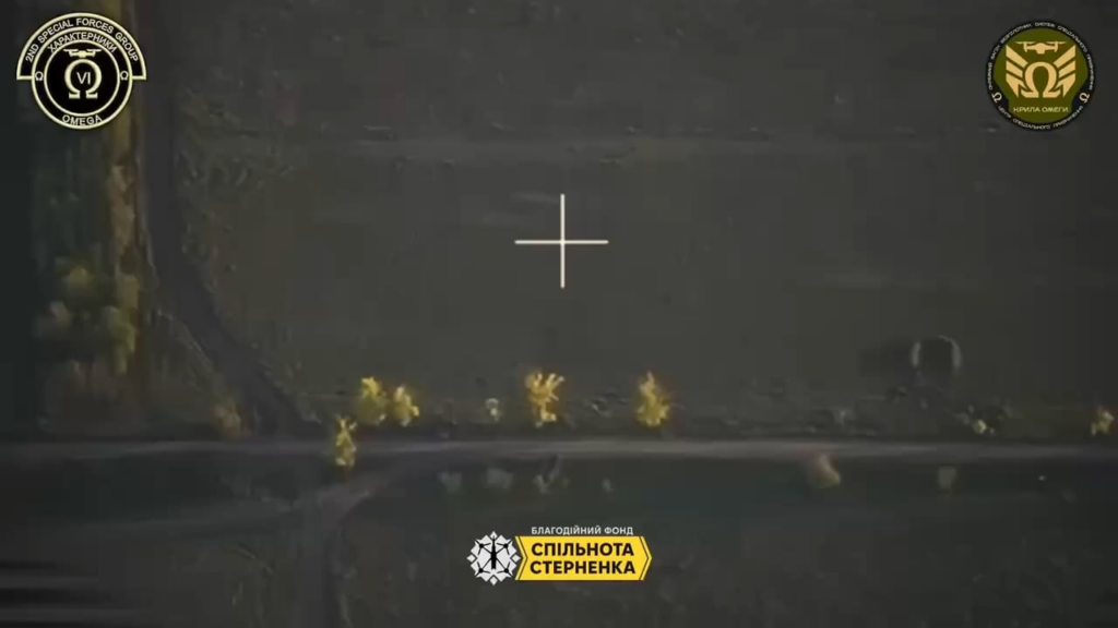 Ein ukrainischer Drohnenbetreiber der "Omega" -Gruppe entdeckt einen schießenden russischen BM-21 "Grad" und innerhalb weniger Minuten wird das Fahrzeug von einem FPV Quad und Artillerie angegriffen. Zaporizhzhia Oblast.