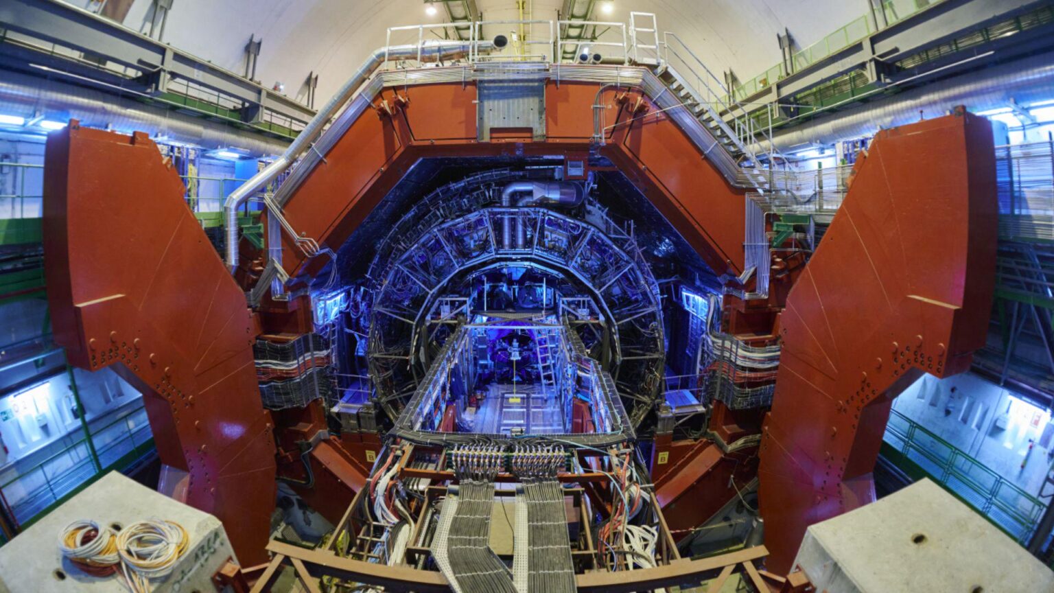 Bam! Der größte Atom Smaser der Welt verwandelt sich in Gold Bam! Der größte Atom Smaser der Welt verwandelt sich in Gold