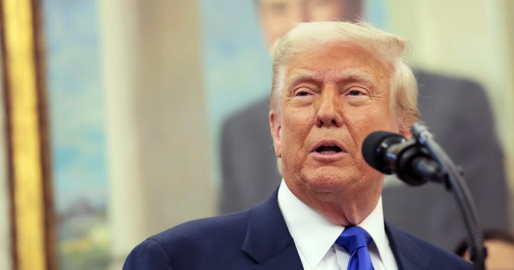 Kognitiver Rückgang? Trump spuckt einen Wortsalat aus, um die Idee von Alcatraz zu erklären.
