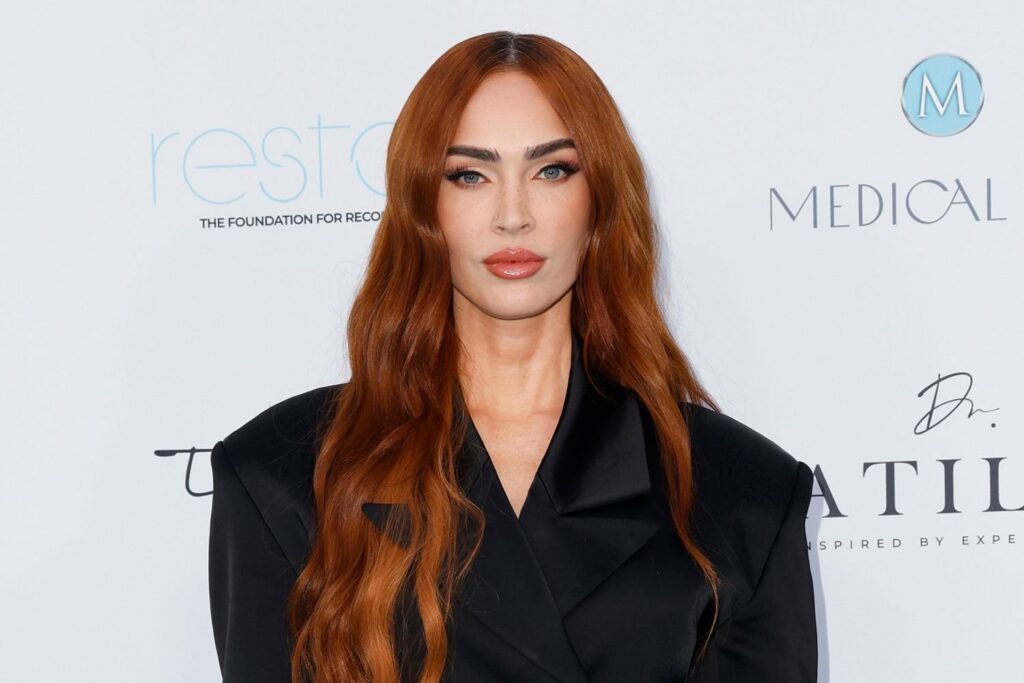Megan Fox sagt, ihre Schwangerschaft mit 38 mit MGK sei "ungeplant, aber eine glückliche Überraschung" gewesen: Frauen haben kein Ablaufdatum ".