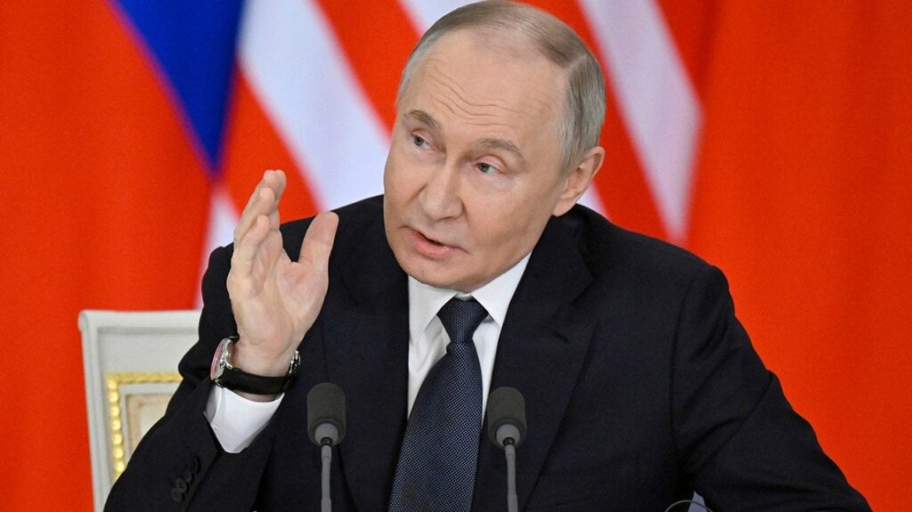 Trump sagt, Putin sei absolut verrückt geworden, warnt vor dem Untergang von Russland