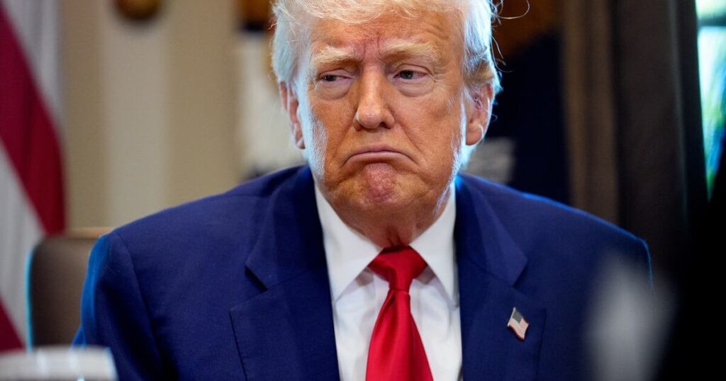 Putin beschuldigt Trump nach seinem wilden Scherz von „emotionaler Überlastung“. Der Präsident hatte eine Social -Media -Tirade gegen „Crazy“ Putin veröffentlicht, nachdem Russland neue Angriffe auf Kyiv gestartet hatte. Putin beschuldigt Trump nach seinem wilden Scherz von "emotionaler Überlastung". Der Präsident hatte eine Social -Media -Tirade gegen "Crazy" Putin veröffentlicht, nachdem Russland neue Angriffe auf Kyiv gestartet hatte.
