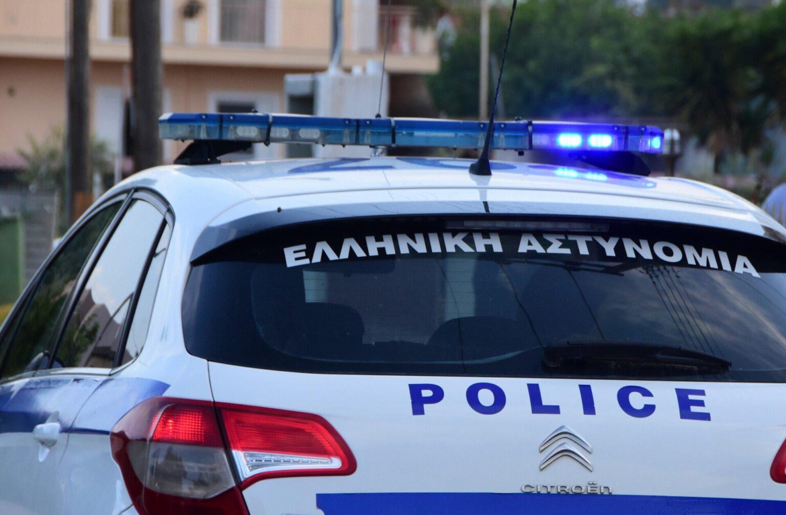 Thessaloniki: Polizeiangriff auf Häuser für die weit gerechte Organisation - 14 Minderjährige unter den Verhafteten