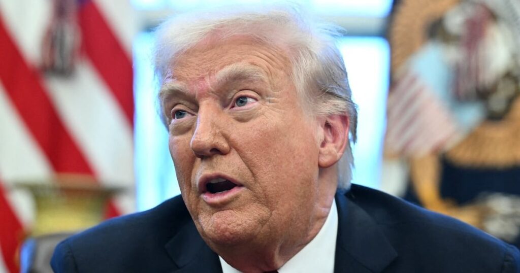 Trump teilt den Unhing -Plan, „Terroristen“ vor den Justices -Türen zu veröffentlichen. Der Präsident nimmt die Ablehnung seines Einwanderungsplans durch den Obersten Gerichtshof nicht gut. Trump teilt den Unhing -Plan, "Terroristen" vor den Justices -Türen zu veröffentlichen. Der Präsident nimmt die Ablehnung seines Einwanderungsplans durch den Obersten Gerichtshof nicht gut.