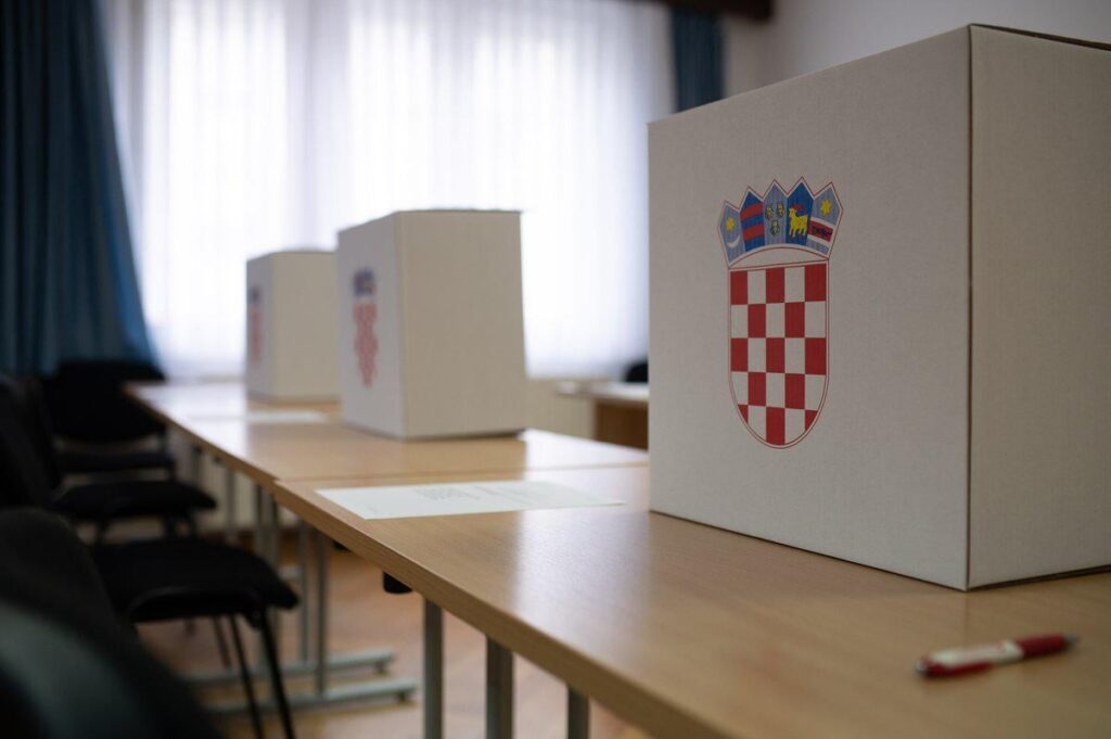 Hier erfahren Sie, wie viele Bürgermeister die HDZ, SDP und andere Parteien haben. Fünfte Städte halten unabhängig Hier erfahren Sie, wie viele Bürgermeister die HDZ, SDP und andere Parteien haben. Fünfte Städte halten unabhängig