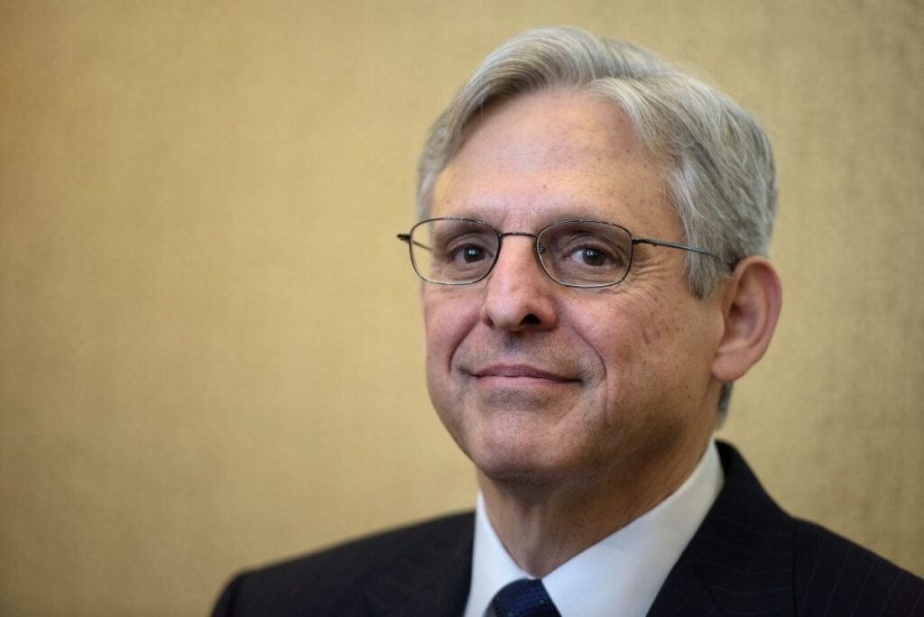 Merrick Garland kehrt nach Biglaw zurück, um weiterhin Donald Trump aus dem privaten Sektor zu verfolgen