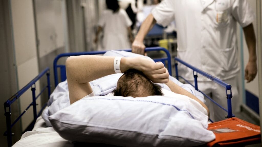 Anrufe über das dänische Gesundheitssystem sind ernst, sagt Professor [hospitalsvæsnet kan ikke passende håndtere strømnedbrud eller cyberangreb]
