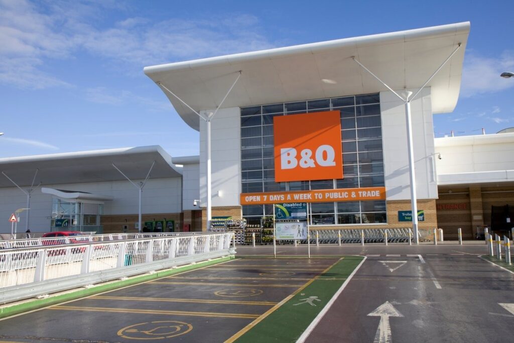 B & Q entschuldigt sich nach dem Kabinett als "leicht zu versammeln, auch wenn Sie ein Mädchen sind"