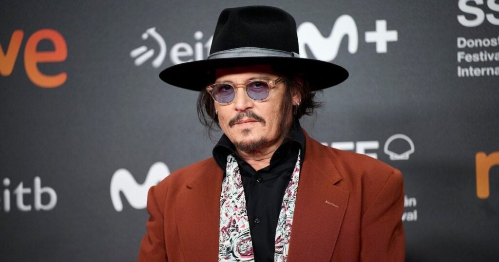 Disney hat 2 Skripte für „Pirates of the Caribbean“ -Fequel, die bereit zu gehen – mit Johnny Depp, einer ohne ihn. Depp war in „Advanced Reden“ mit Disney, um zurückzukehren und „ist es sehr nahe daran, abgeschlossen zu sein“. Disney hat 2 Skripte für "Pirates of the Caribbean" -Fequel, die bereit zu gehen - mit Johnny Depp, einer ohne ihn. Depp war in "Advanced Reden" mit Disney, um zurückzukehren und "ist es sehr nahe daran, abgeschlossen zu sein".