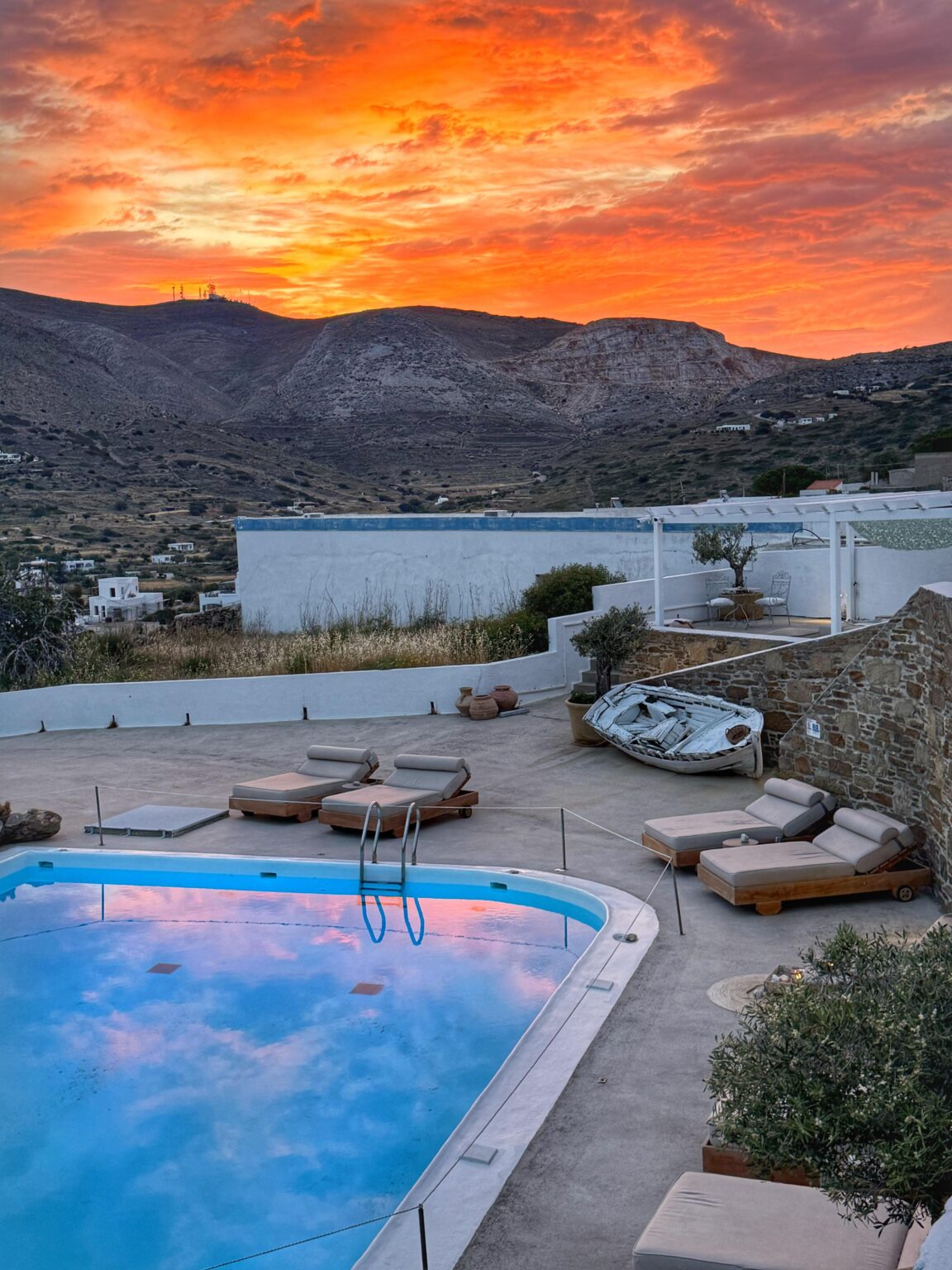 Wenn Sie in einem Hotel sind, das einen Sonnenaufgang so hat !! Kini, Syros