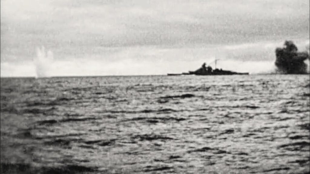 Deutsche Schlachtschiff Bismarck in der Schlacht um die Dänemark -Straße, in der der britische Schlachtkreuzer HMS Hood heute mit dem Verlust von 1.415 ihrer Crew vor 84 Jahren gesunken war