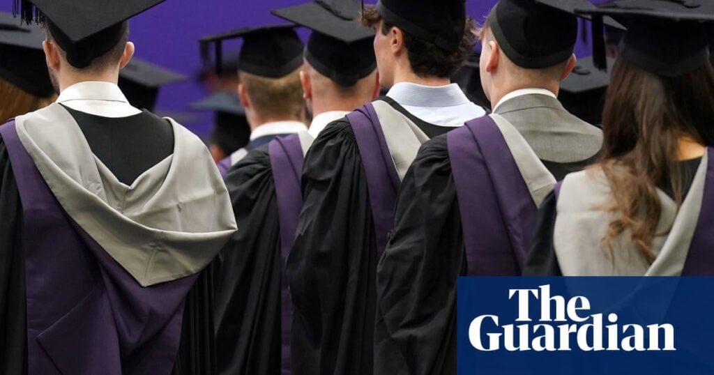 Das Einkommen der englischen Universitäten fällt auf das dritte Jahr in Folge