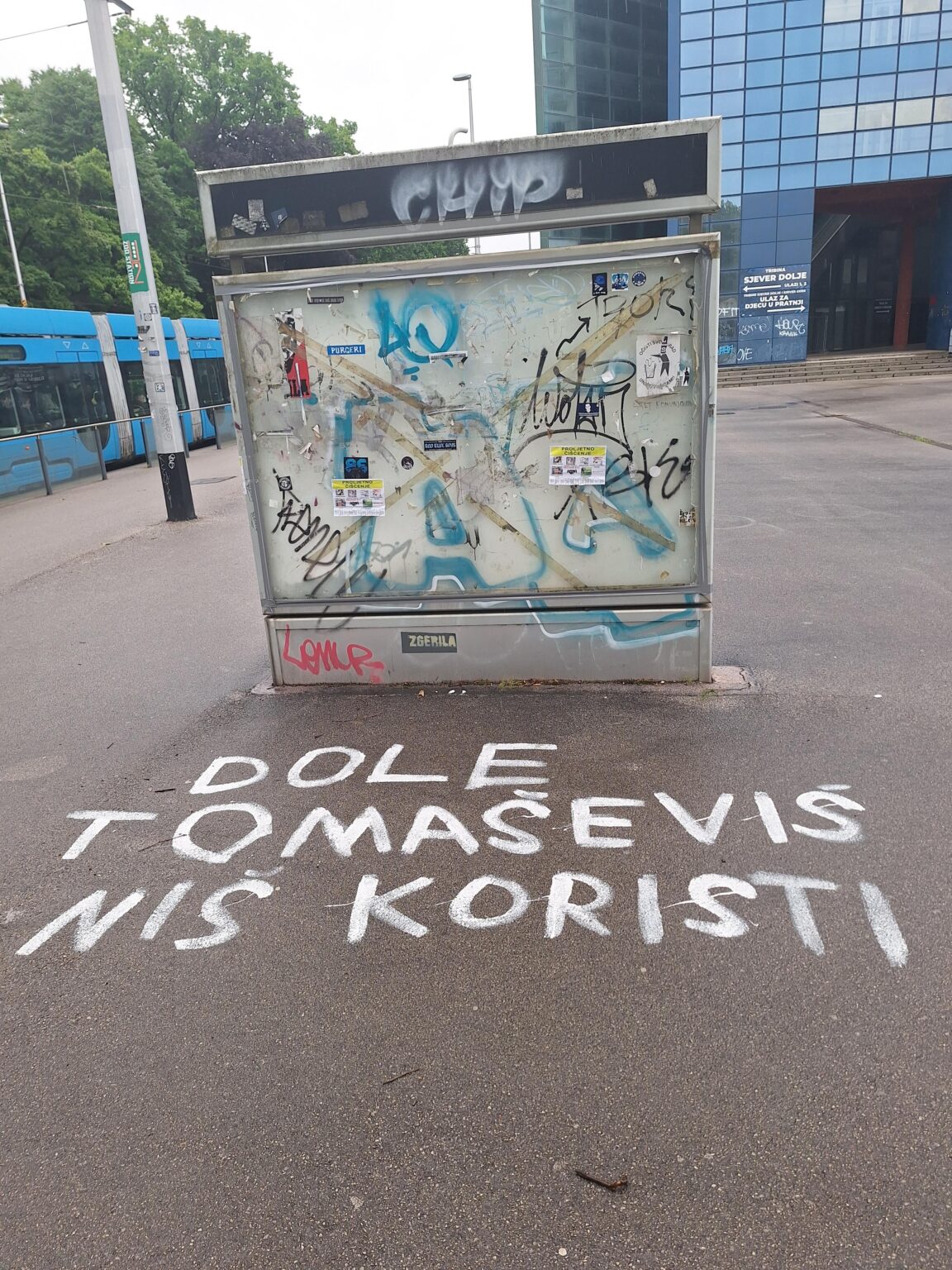 Verdammt, Tomaševish, er hat uns nicht zum Schreiben beigebracht!