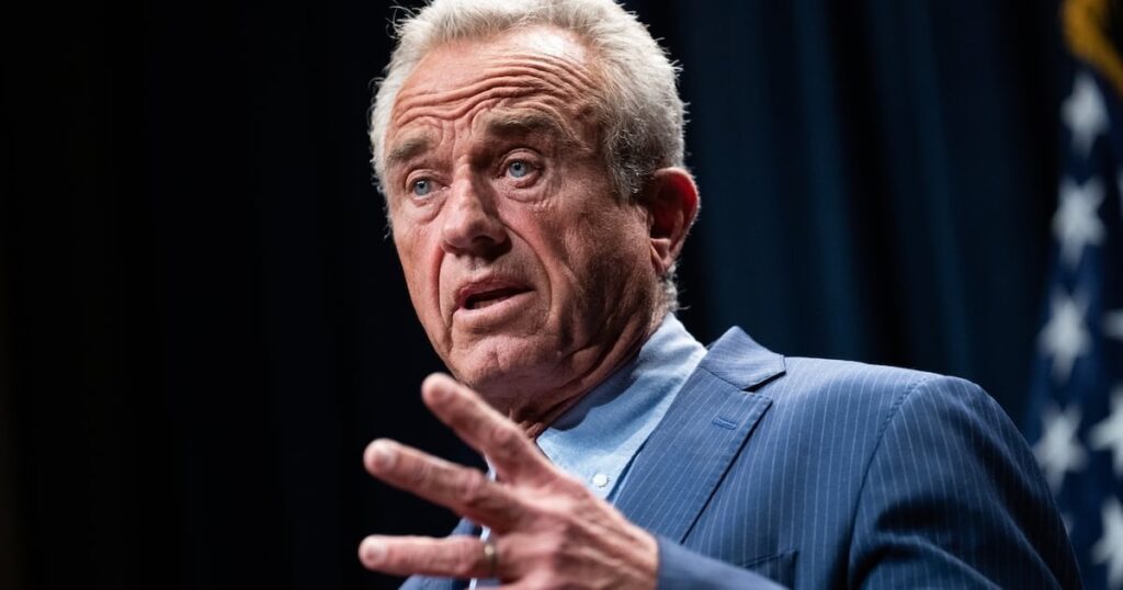 Die FDA von RFK Jr. schränkt die Verwendung von Covid -Impfstoffen stark ein. Der Impfstoff steht nur denjenigen zur Verfügung, aus denen Covid ein hohes Risiko ausgesetzt ist. Dies ist ausschließend diejenigen, die es möglicherweise benötigen, um einen Verwandten oder Freund zu schützen. Die FDA von RFK Jr. schränkt die Verwendung von Covid -Impfstoffen stark ein. Der Impfstoff steht nur denjenigen zur Verfügung, aus denen Covid ein hohes Risiko ausgesetzt ist. Dies ist ausschließend diejenigen, die es möglicherweise benötigen, um einen Verwandten oder Freund zu schützen.