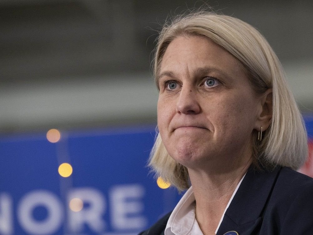 Premier gibt zu, dass die Hexenjagd nach "Safer Supply" Whistleblower die Regierung von BC schlecht aussehen lässt