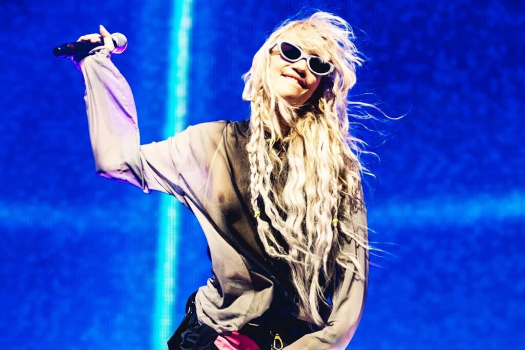 Grimes steigt die Leistung von Pride Event ab, um „mit familiären Problemen zu behandeln“